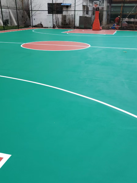 泰顺 球场长期使用易出现地面开裂